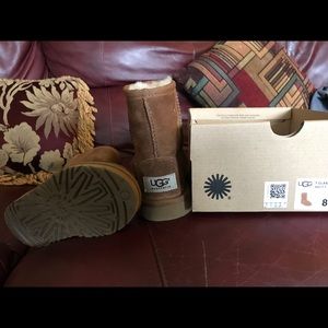 Toddlers uggs brand new Never worn $75 firm
